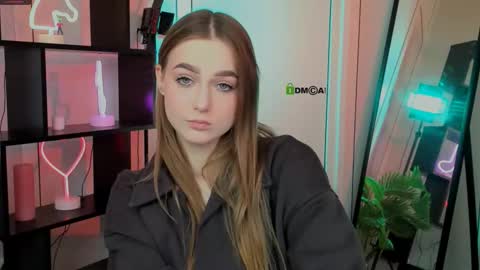 Luna online show from 11/14/25, 12:26