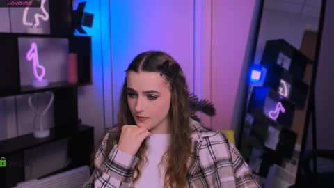 Luna online show from 12/05/25, 07:10