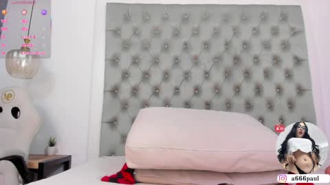 Snapshot of aria_paul chatting on 04/23/26, 12:29 aria online show from 04/23/26, 12:29