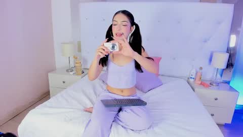 Snapshot of aria_sims chatting on 04/22/26, 11:34 Aria online show from 04/22/26, 11:34