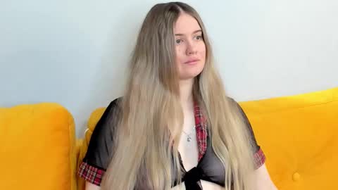 Snapshot of aria_zara chatting on 10/12/25, 06:12 Milena online show from 10/12/25, 06:12