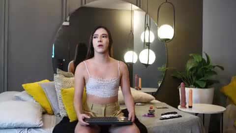 Ariaa online show from 07/15/26, 06:46