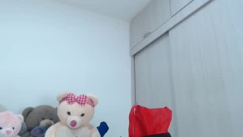 ariacoral online show from 10/29/25, 02:19