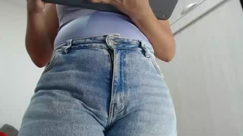 ariacoral online show from 11/24/25, 12:49