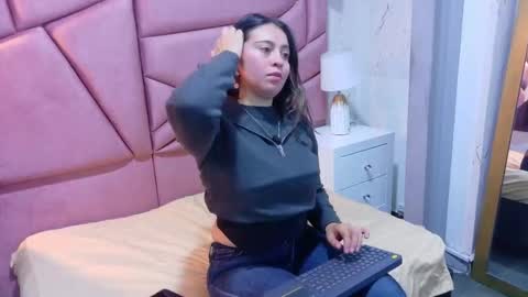 Snapshot of ariadna_14 chatting on 02/16/26, 06:37 Ariadna online show from 02/16/26, 06:37