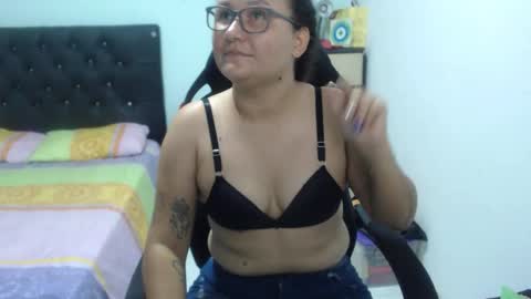 Snapshot of ariadna_6 chatting on 10/18/25, 06:41 ...Ariana... online show from 10/18/25, 06:41