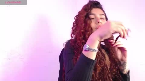 Snapshot of ariadna_tr chatting on 01/02/25, 06:12 Ari online show from 01/02/25, 06:12