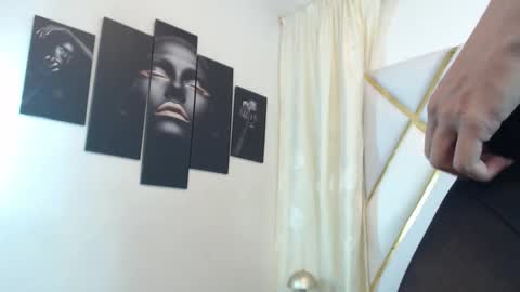 Snapshot of ariadna_wells chatting on 11/20/25, 02:17 A R I online show from 11/20/25, 02:17