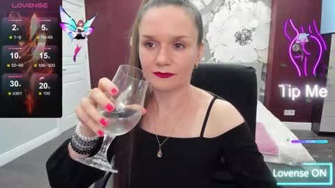 Snapshot of ariagrays chatting on 09/14/25, 08:35 AriaGray online show from 09/14/25, 08:35