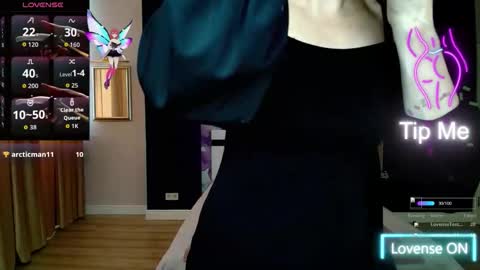 Snapshot of ariagrays chatting on 10/13/25, 01:33 AriaGray online show from 10/13/25, 01:33