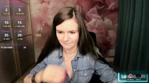 Snapshot of ariagrays chatting on 10/30/25, 03:24 AriaGray online show from 10/30/25, 03:24