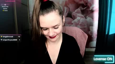 Snapshot of ariagrays chatting on 11/02/25, 09:33 AriaGray online show from 11/02/25, 09:33