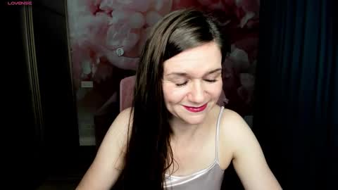 Snapshot of ariagrays chatting on 11/22/25, 03:05 AriaGray online show from 11/22/25, 03:05