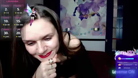 Snapshot of ariagrays chatting on 12/19/25, 04:52 AriaGray online show from 12/19/25, 04:52