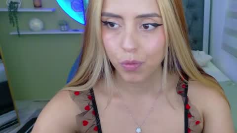 Snapshot of ariah_cute chatting on 06/17/26, 07:59 ariah_cute online show from 06/17/26, 07:59