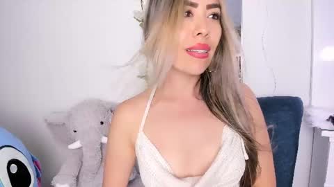 Snapshot of ariana_belucci chatting on 07/05/26, 04:30 Ariana online show from 07/05/26, 04:30