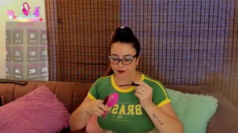 Snapshot of ariana_cross_ chatting on 04/21/26, 12:44 Ariana Cruz online show from 04/21/26, 12:44