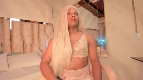 ariana_grande233 online show from 02/16/26, 11:50