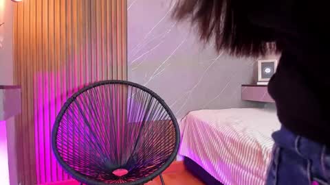 Ariana online show from 02/25/25, 12:34