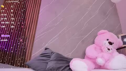 Ariana online show from 11/25/25, 12:05