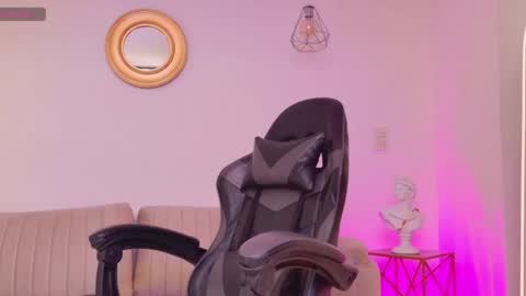 Snapshot of ariana_monroe01 chatting on 05/31/26, 06:09 Ariana online show from 05/31/26, 06:09
