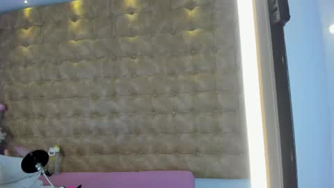 Snapshot of ariana_morelly chatting on 04/16/26, 12:17 ARIANA MORELLY online show from 04/16/26, 12:17