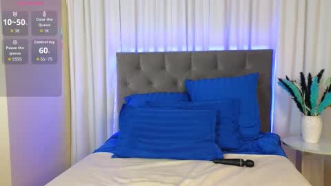 Snapshot of ariana_petite chatting on 12/17/25, 12:16 Ariana online show from 12/17/25, 12:16