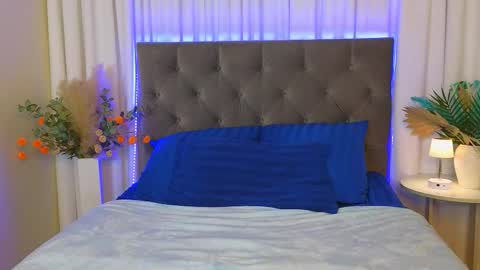 Snapshot of ariana_petite chatting on 03/19/26, 12:14 Ariana online show from 03/19/26, 12:14