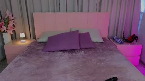 Snapshot of ariana_petite chatting on 07/09/26, 12:26 Ariana online show from 07/09/26, 12:26