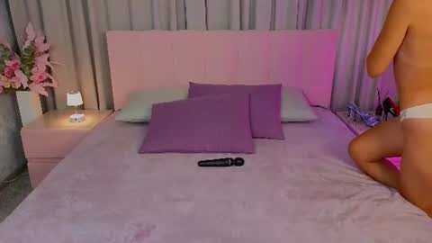 Snapshot of ariana_petite chatting on 07/16/26, 12:27 Ariana online show from 07/16/26, 12:27