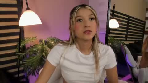 Snapshot of ariana_rosse__ chatting on 06/22/26, 01:52 Ariana online show from 06/22/26, 01:52
