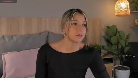 Snapshot of ariana_rosse__ chatting on 07/06/26, 02:47 Ariana online show from 07/06/26, 02:47