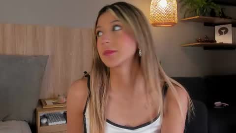 Snapshot of ariana_rosse__ chatting on 07/27/26, 01:18 Ariana online show from 07/27/26, 01:18