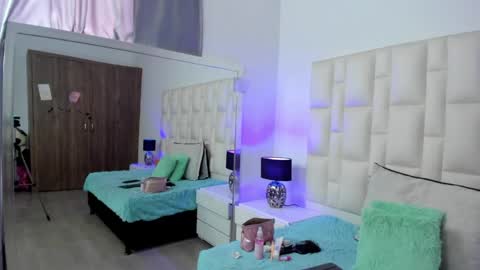 Snapshot of ariana_rouse_ chatting on 05/20/26, 04:13 ariana online show from 05/20/26, 04:13