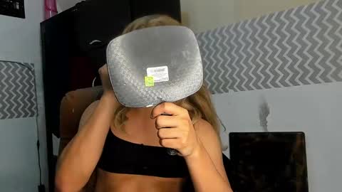 ARIANA SALAZAR online show from 01/02/25, 05:57