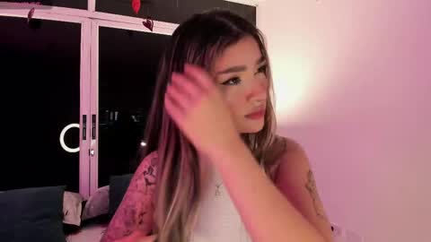 Snapshot of ariana_villada chatting on 02/13/25, 03:29 Ari online show from 02/13/25, 03:29