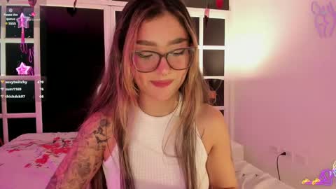 Snapshot of ariana_villada chatting on 02/13/25, 06:30 Ari online show from 02/13/25, 06:30