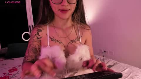 Snapshot of ariana_villada chatting on 02/16/25, 03:15 Ari online show from 02/16/25, 03:15