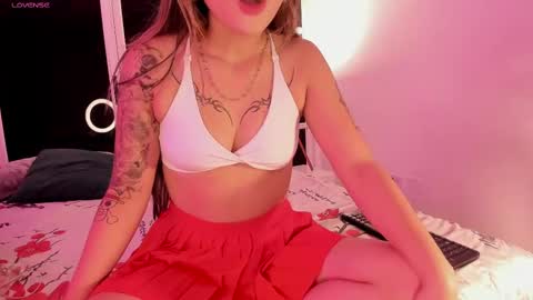 Snapshot of ariana_villada chatting on 02/17/25, 03:25 Ari online show from 02/17/25, 03:25