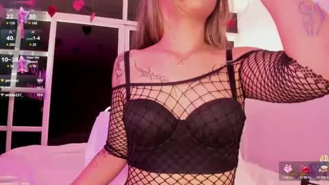 Snapshot of ariana_villada chatting on 02/19/25, 05:38 Ari online show from 02/19/25, 05:38