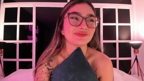 Snapshot of ariana_villada chatting on 03/07/25, 09:29 Ari online show from 03/07/25, 09:29