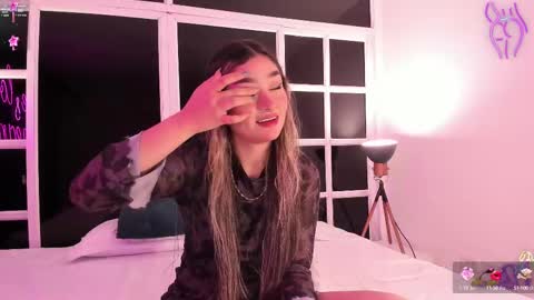 Snapshot of ariana_villada chatting on 03/08/25, 03:28 Ari online show from 03/08/25, 03:28