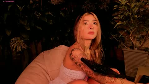 Snapshot of ariana_villada chatting on 09/21/25, 03:30 Ari online show from 09/21/25, 03:30