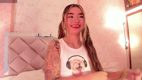 Snapshot of ariana_villada chatting on 10/15/25, 03:39 Ari online show from 10/15/25, 03:39