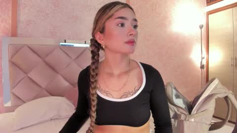 Snapshot of ariana_villada chatting on 10/18/25, 12:13 Ari online show from 10/18/25, 12:13