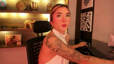 Snapshot of ariana_villada chatting on 11/23/25, 03:39 Ari online show from 11/23/25, 03:39