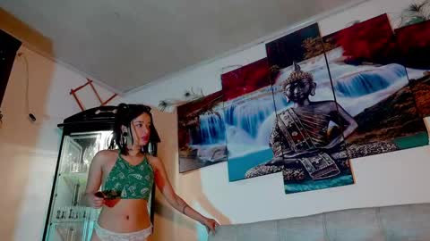 Snapshot of ariana_whitee chatting on 04/17/26, 09:12 ariana_whitee online show from 04/17/26, 09:12