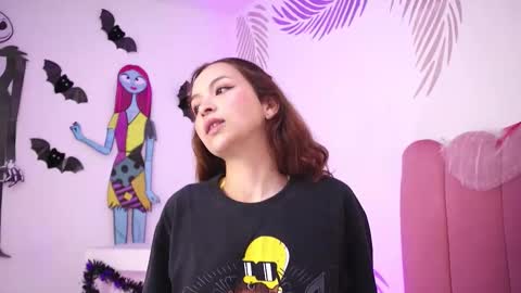 Snapshot of arianaa_jones chatting on 10/23/25, 02:05   online show from 10/23/25, 02:05