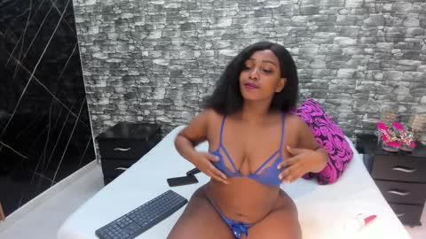 Snapshot of arianaablack chatting on 01/26/25, 12:11 Ariana online show from 01/26/25, 12:11