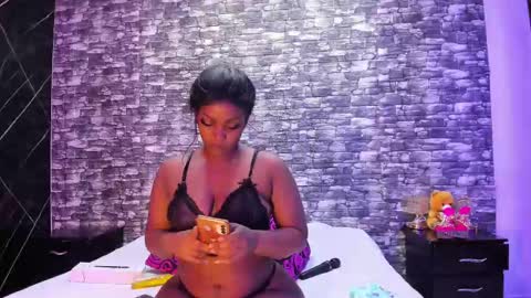 Snapshot of arianaablack chatting on 02/14/25, 12:14 Ariana online show from 02/14/25, 12:14